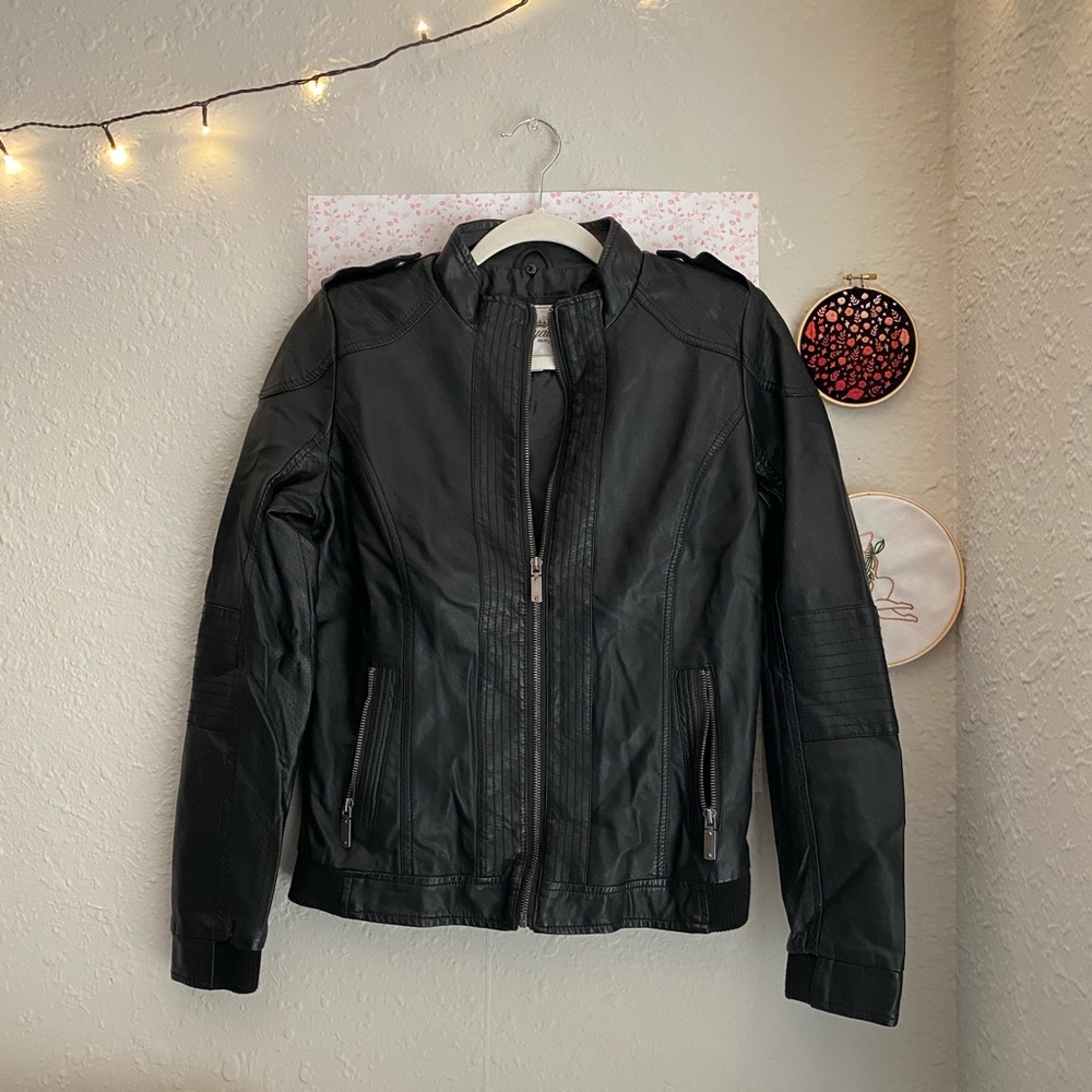 VINTAGE FAUX LEATHER JACKET!!